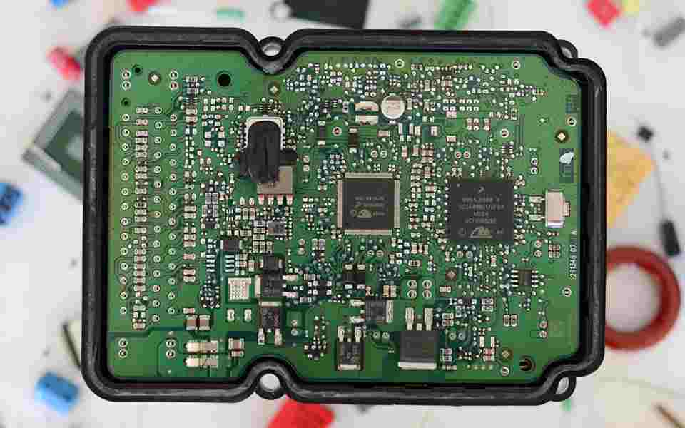 Oprava ovládača čerpadla ABS ATE MK60EC1 - MK61 - Výmena procesora